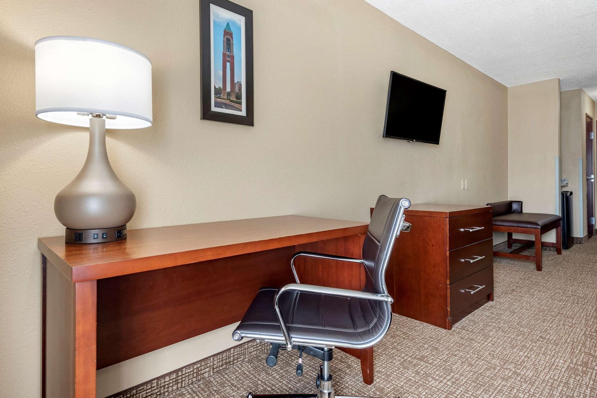 Comfort Inn & Suites Muncie Buitenkant foto