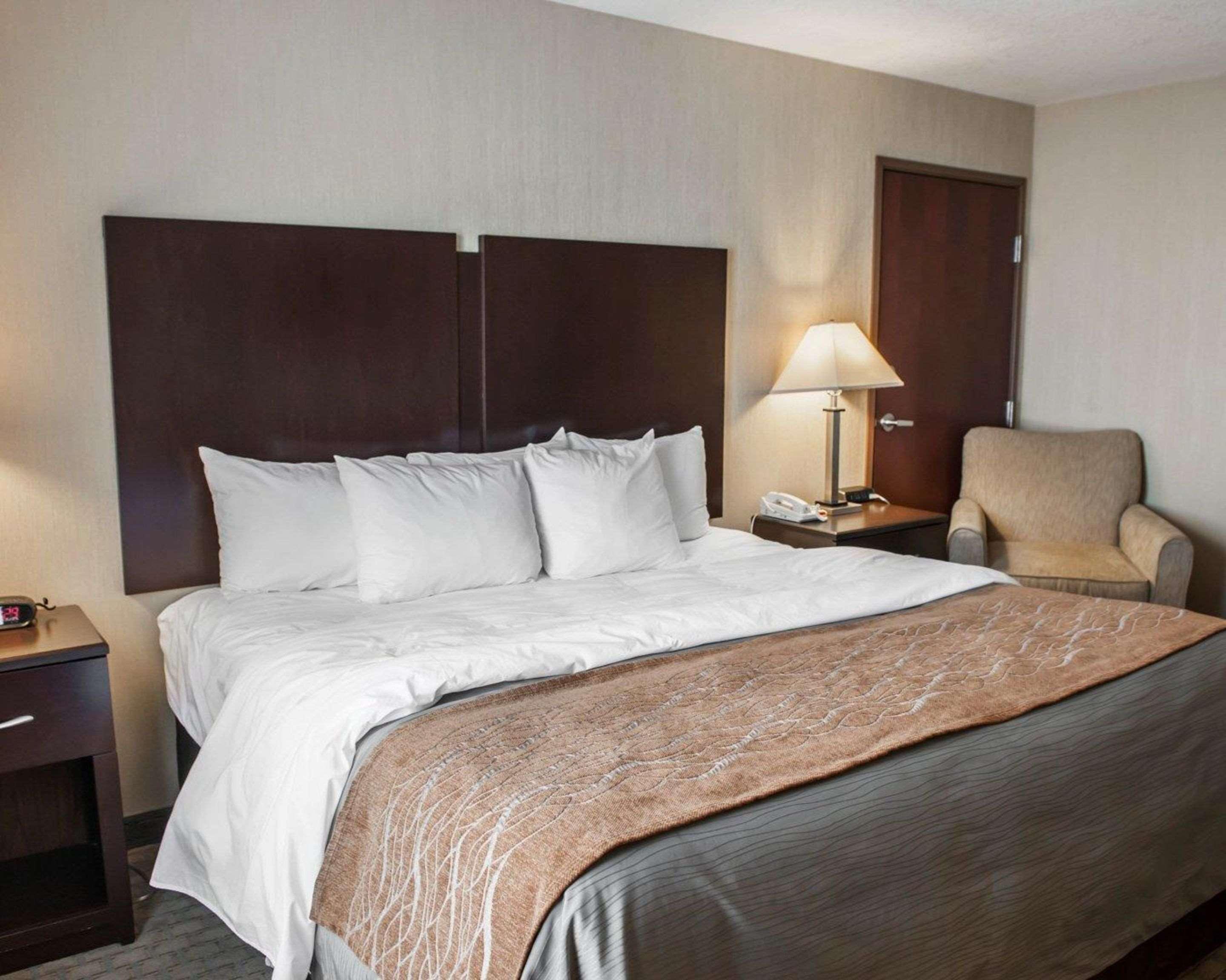 Comfort Inn & Suites Muncie Buitenkant foto