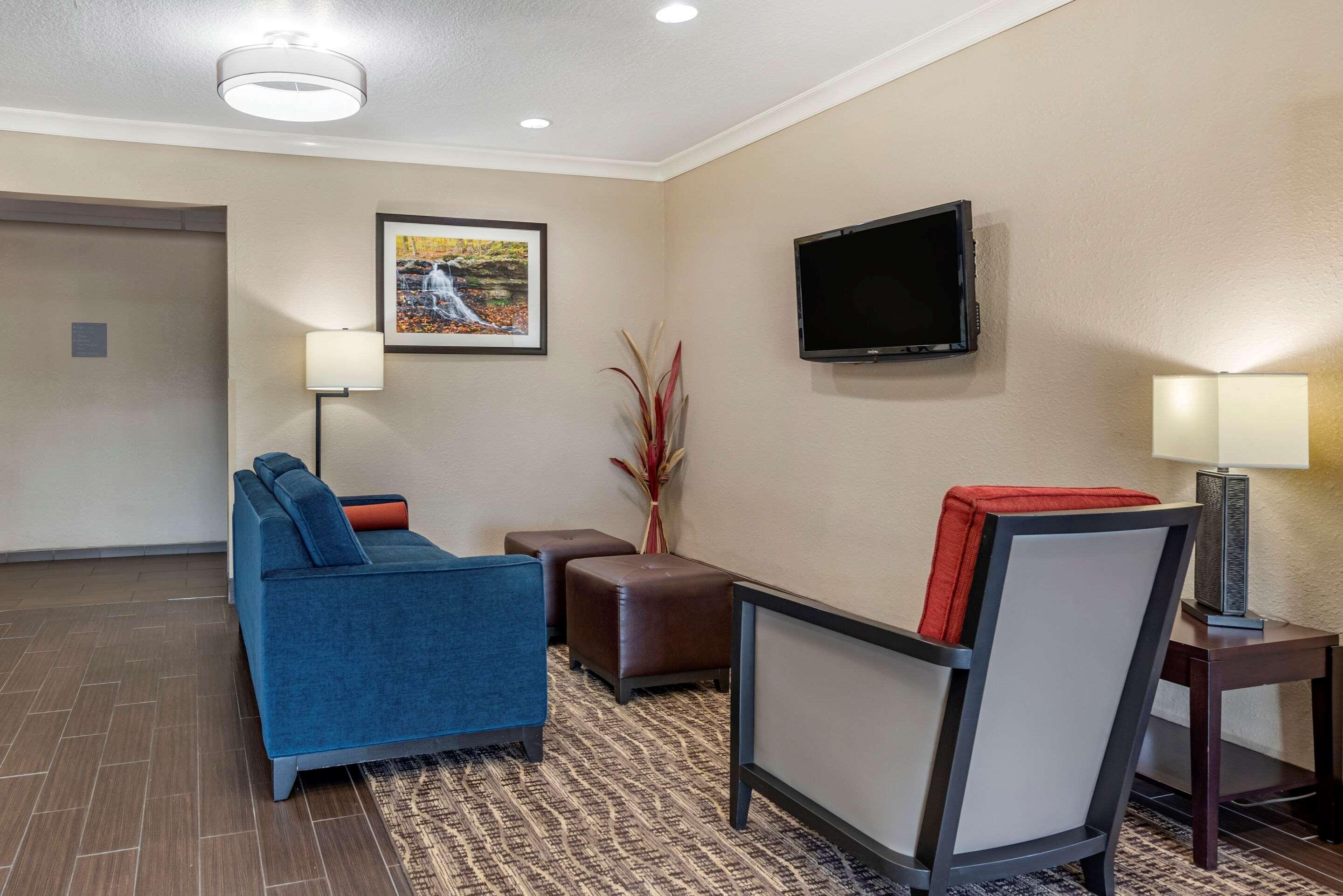 Comfort Inn & Suites Muncie Buitenkant foto